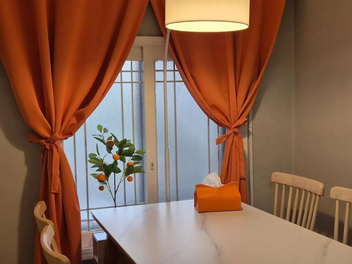 Πανσιόν Tangerine Stay Hongdae Hongdae Street Hongik University Station Accommodation Yeontral Park 2 Minutes Dining Room Table For 8 People Σεούλ