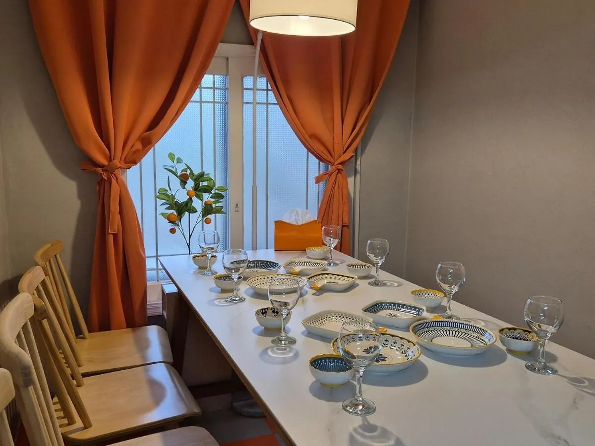 Tangerine Stay Hongdae Hongdae Street Hongik University Station Accommodation Yeontral Park 2 Minutes Dining Room Table For 8 People Σεούλ Νότια Κορέα