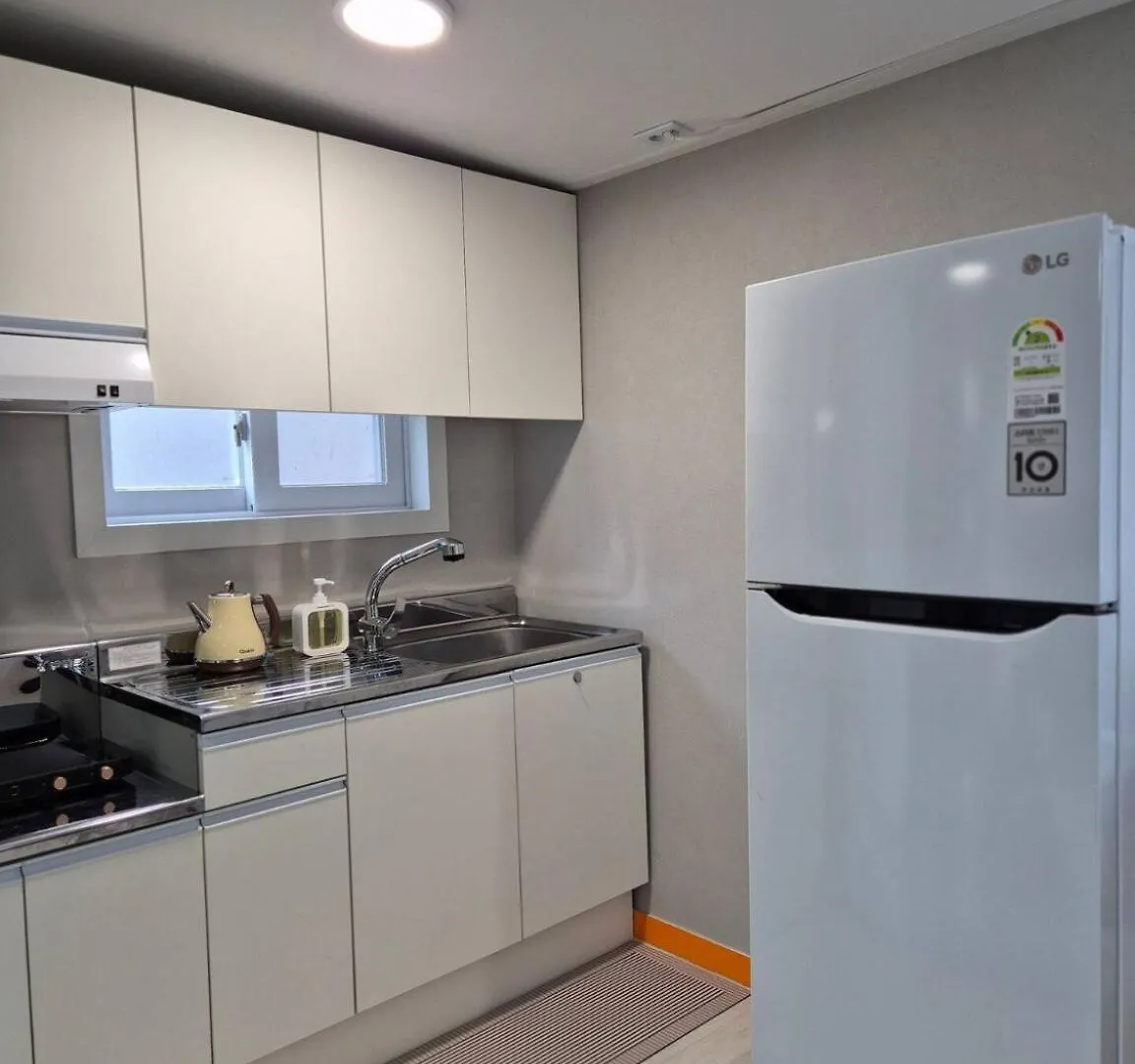 Tangerine Stay Hongdae Hongdae Street Hongik University Station Accommodation Yeontral Park 2 Minutes Dining Room Table For 8 People Σεούλ