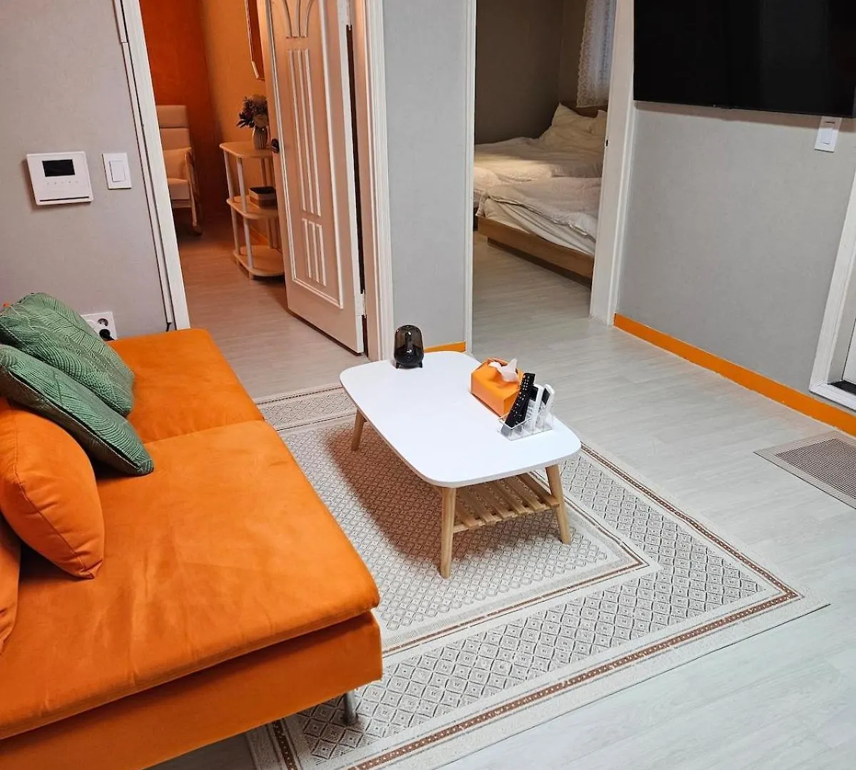Tangerine Stay Hongdae Hongdae Street Hongik University Station Accommodation Yeontral Park 2 Minutes Dining Room Table For 8 People Σεούλ 0*,