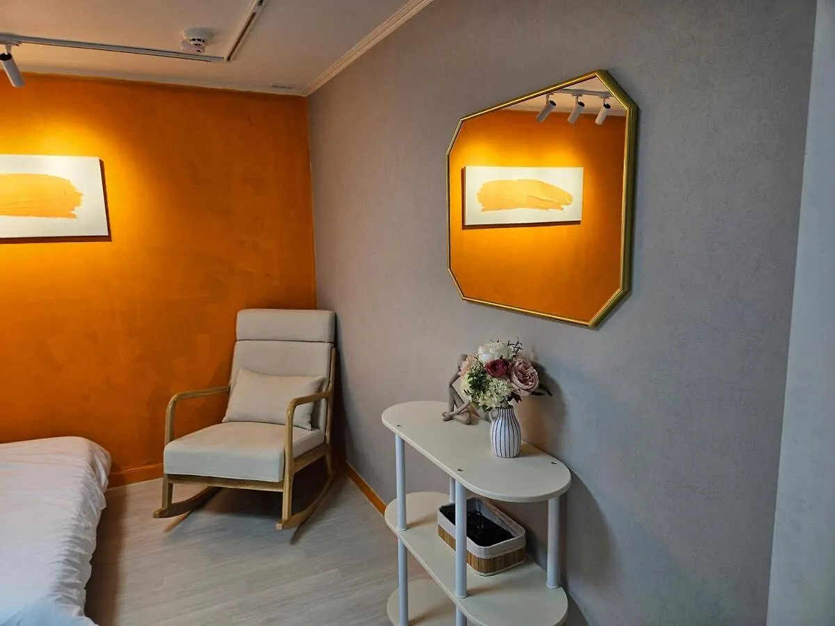 Tangerine Stay Hongdae Hongdae Street Hongik University Station Accommodation Yeontral Park 2 Minutes Dining Room Table For 8 People Σεούλ Πανσιόν