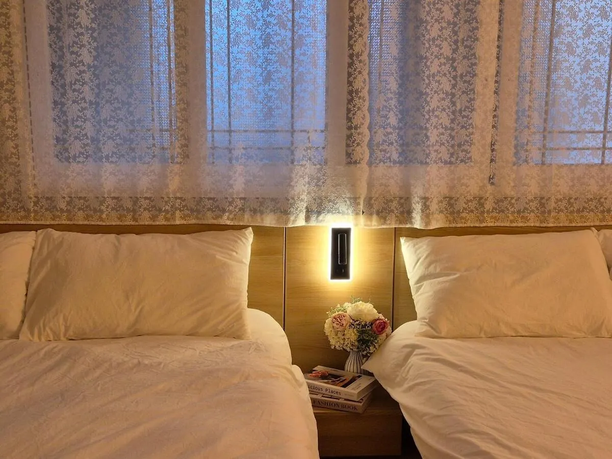 Tangerine Stay Hongdae Hongdae Street Hongik University Station Accommodation Yeontral Park 2 Minutes Dining Room Table For 8 People Σεούλ 0*,  Νότια Κορέα