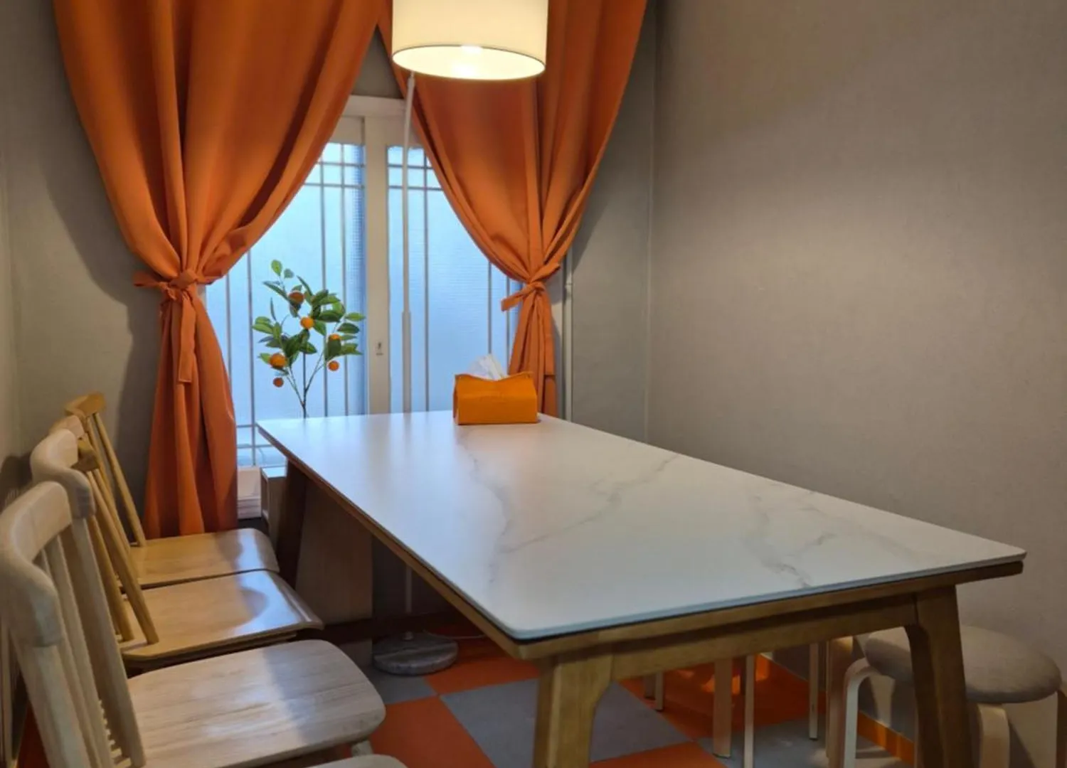 Tangerine Stay Hongdae Hongdae Street Hongik University Station Accommodation Yeontral Park 2 Minutes Dining Room Table For 8 People سيول