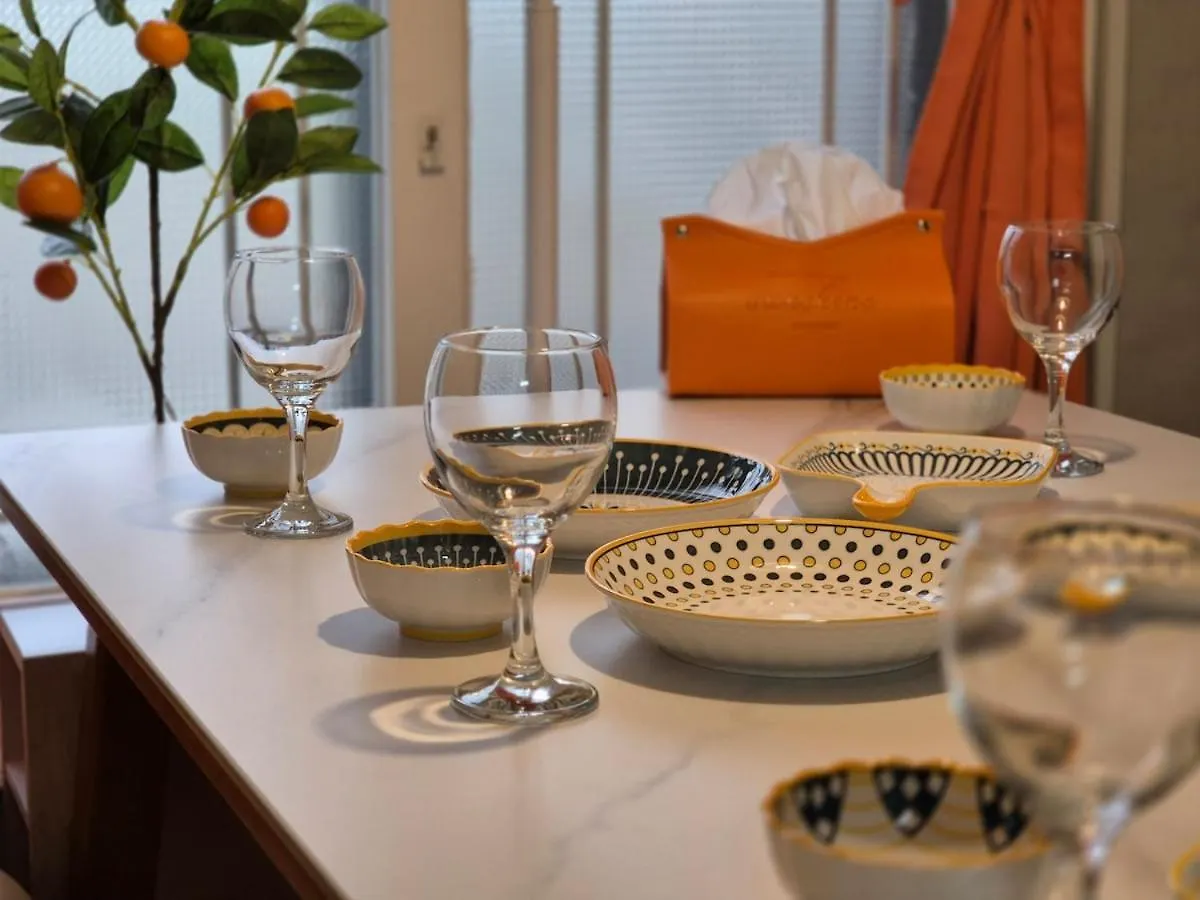 Tangerine Stay Hongdae Hongdae Street Hongik University Station Accommodation Yeontral Park 2 Minutes Dining Room Table For 8 People سيول
