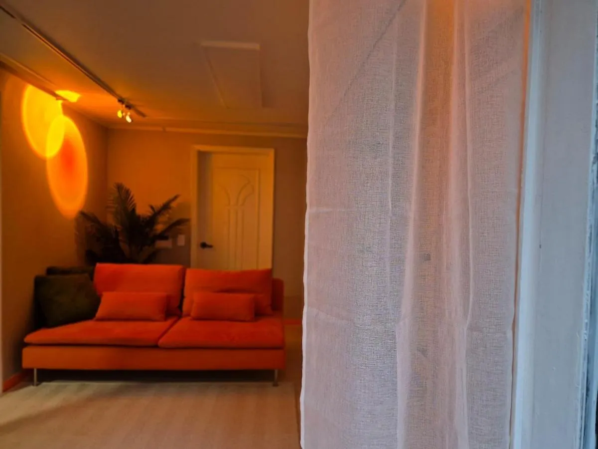 Tangerine Stay Hongdae Hongdae Street Hongik University Station Accommodation Yeontral Park 2 Minutes Dining Room Table For 8 People سيول كوريا الجنوبية