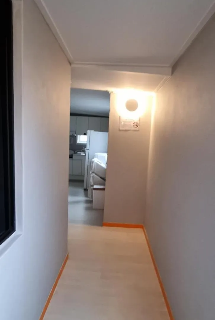 Tangerine Stay Hongdae Hongdae Street Hongik University Station Accommodation Yeontral Park 2 Minutes Dining Room Table For 8 People سيول 0*,  كوريا الجنوبية